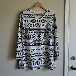EUC Lularoe Elizabeth Long Sleeve White and Black Tunic